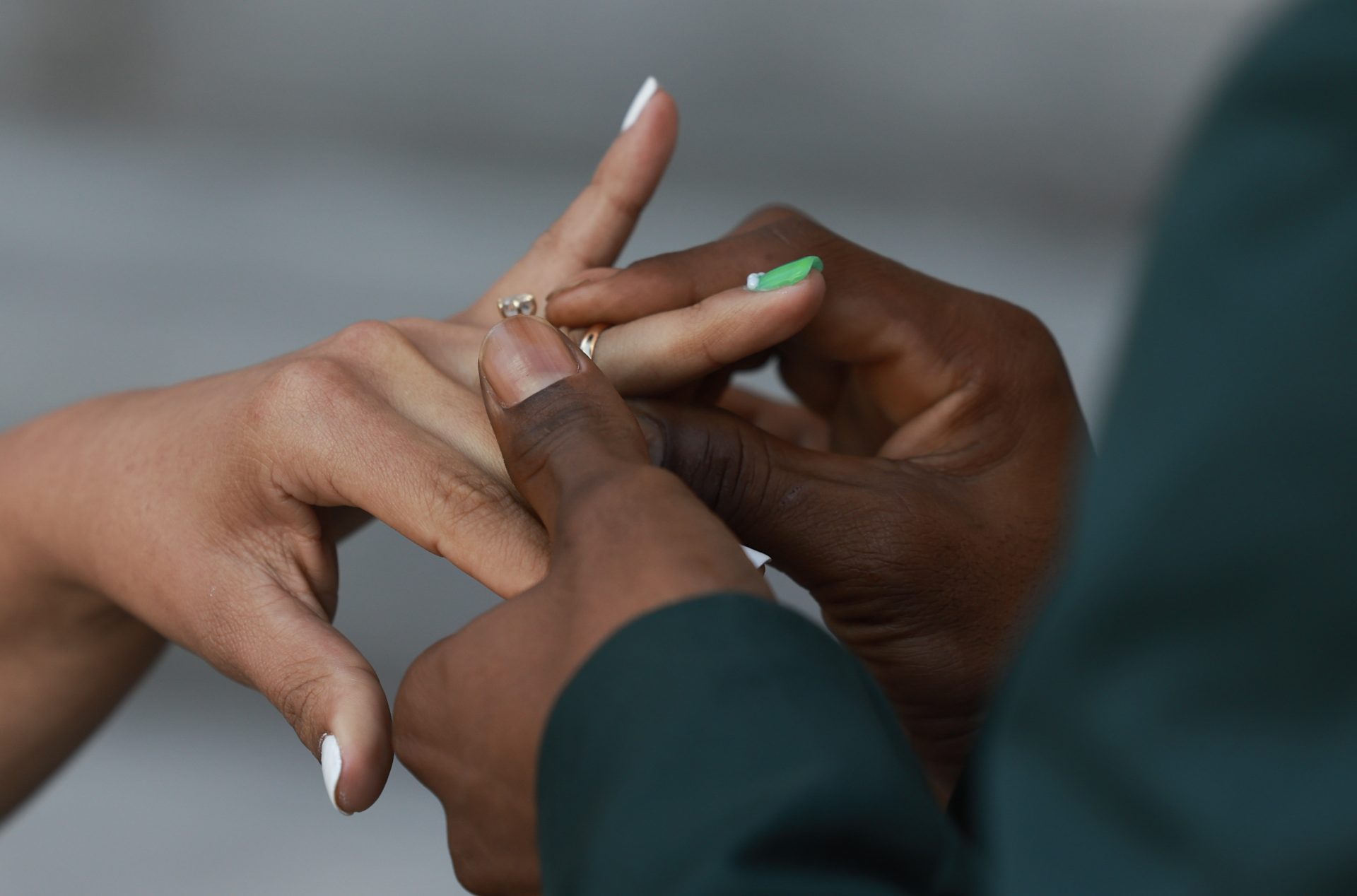 A Georgia man burns his girlfriend's body after she finds out he's married