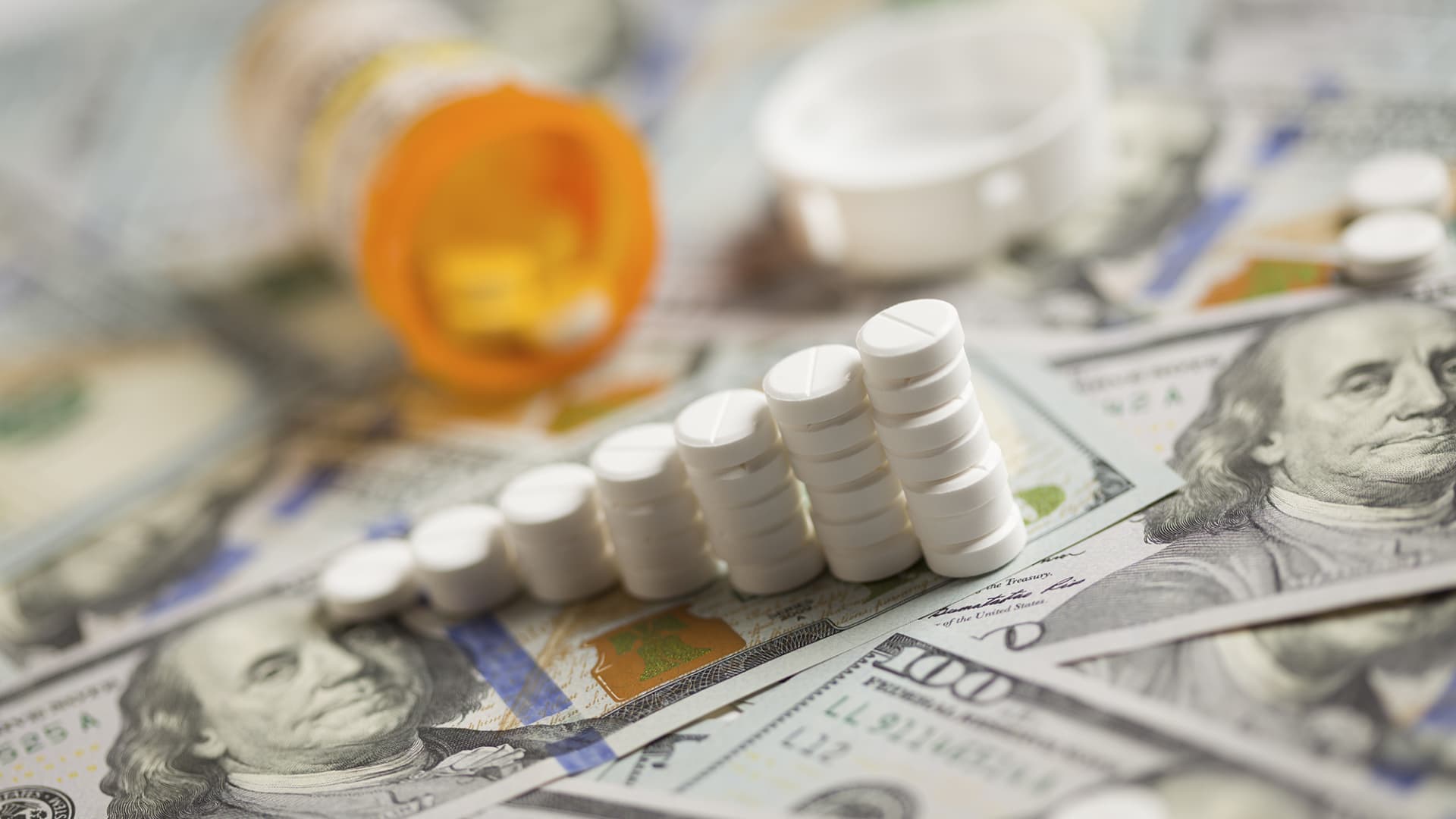 In view of rising drug costs, lawmakers propose a PBM reform bill