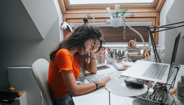 You can't understand your teenager's behavior? Psychologists give tips

