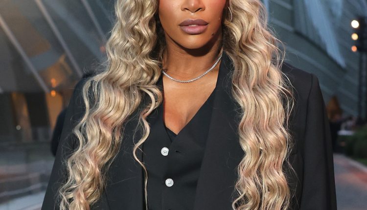 Restaurant apologizes to Serena Williams after she was denied entry

