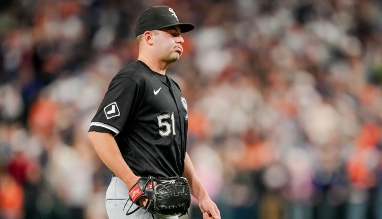 The White Sox lose to the Tigers and suffer their MLB record 121st defeat of the season

