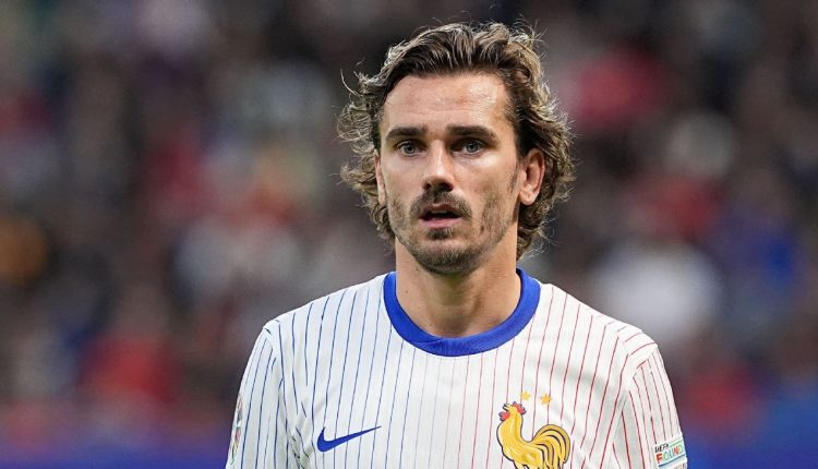 The Frenchman Antoine Griezmann is retiring from international service

