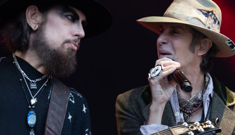Perry Farrell's wife defends him after argument with Dave Navarro

