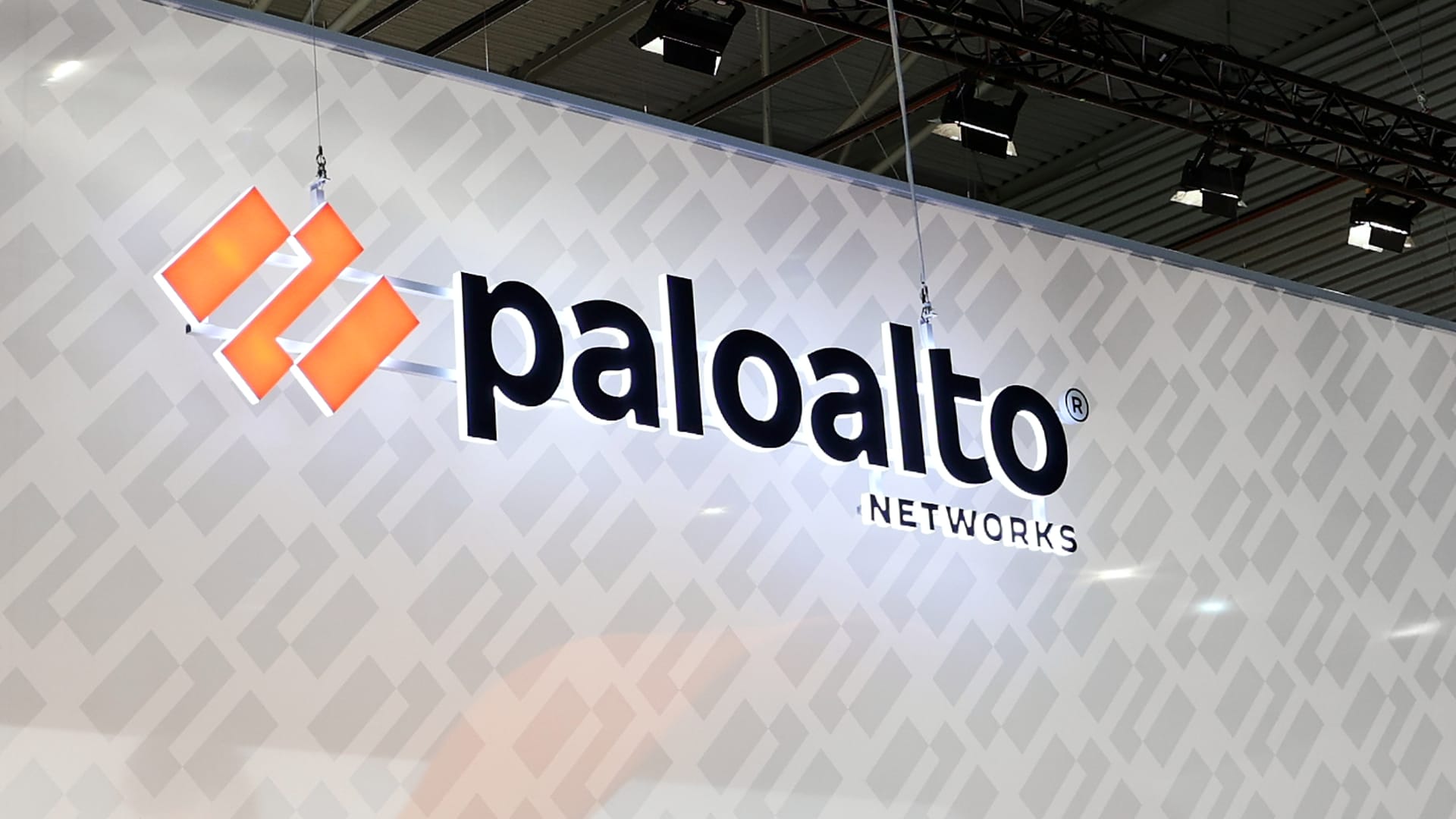 Palo Alto Stock Benefits on Contract News, Abbott Labs Prepares for Decision