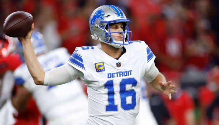 Jared Goff finds Sam LaPorta for a 20-yard touchdown

