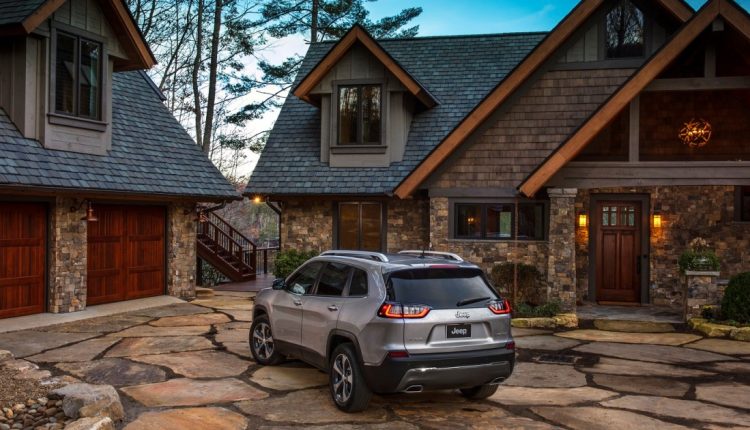 Is a replacement for the Jeep Cherokee planned for 2025?

