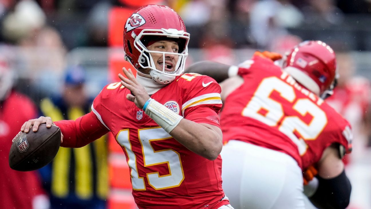 Patrick Mahomes of the Chiefs will start against the Texans despite an ankle injury