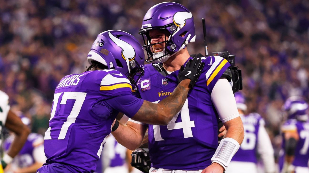 Vikings celebrate QB Sam Darnold after decisive win over Packers