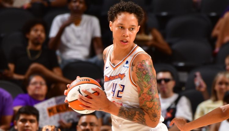 Sources -Brittney Griner agrees with a 1 -year contract with Dream

