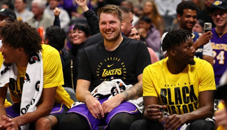 Lakers VS MAVS snack bar - first Doncic, Dallas Faceoff since trade

