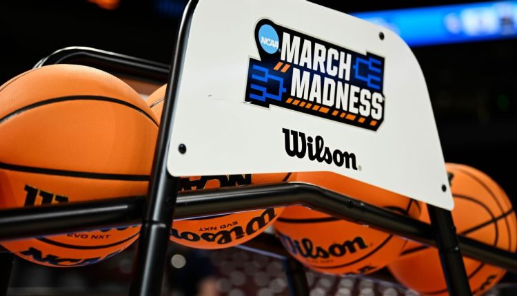 March Madness -Debüts win units for women - "should be like that"

