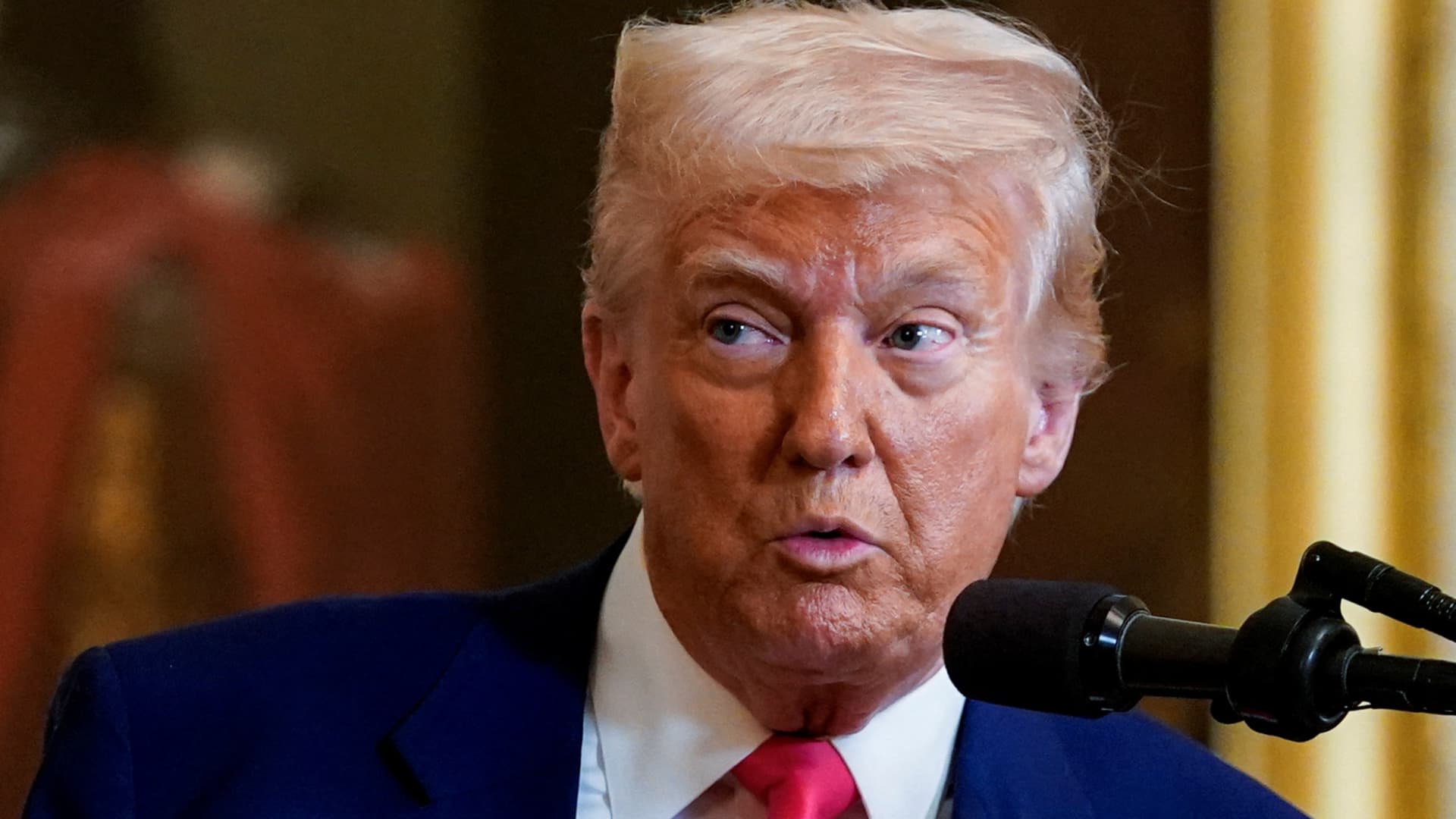 Trump says that large pharmaceutical tariffs soon come