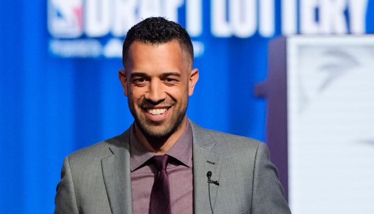 Hawks promote Onsi Saleh to GM after firing Landry Fields

