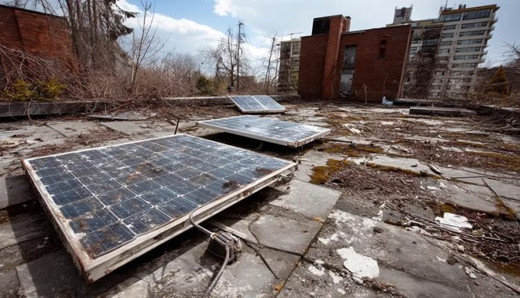 Solar alarm! Decay on the roof, decorating decommissioning - watts with that?

