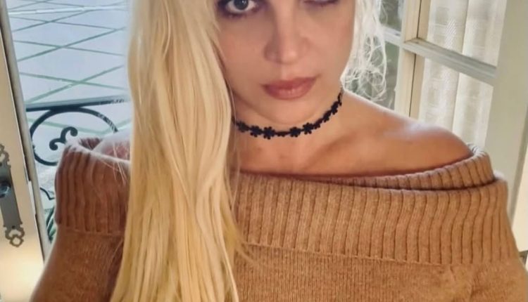 Britney Spears breaks silence over smoking cigarettes on the plane

