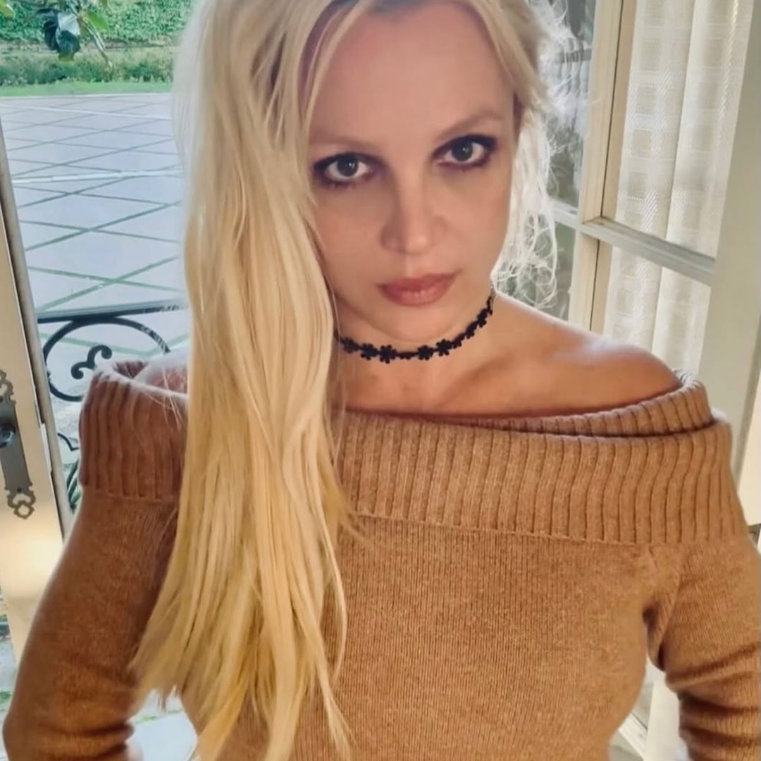 Britney Spears breaks silence over smoking cigarettes on the plane