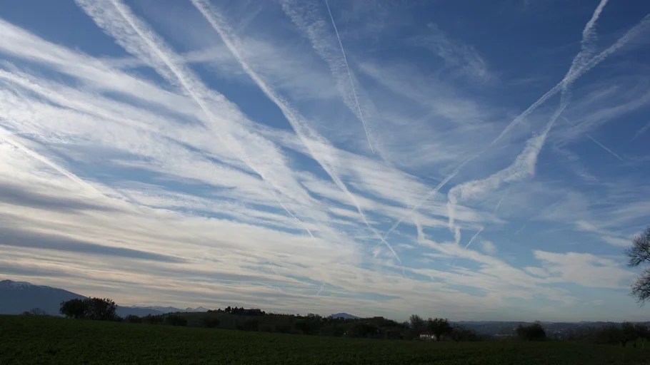 A simple, factual and sensible refutation of the Chemtrail conscientious theory - with it?