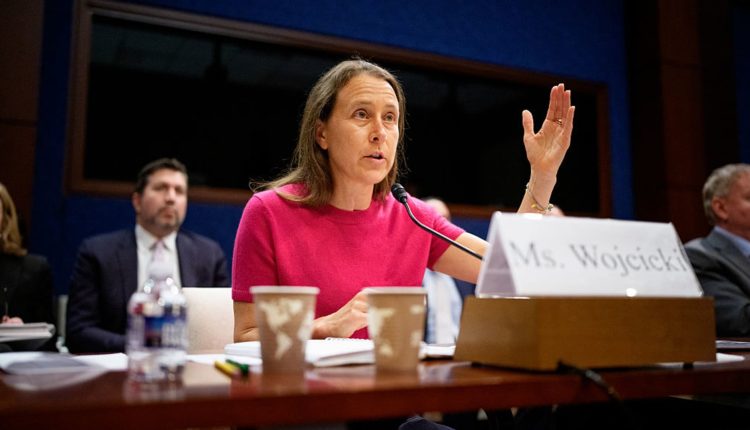 Anne Wojcicki buys 23andme and his data for $ 305 million,

