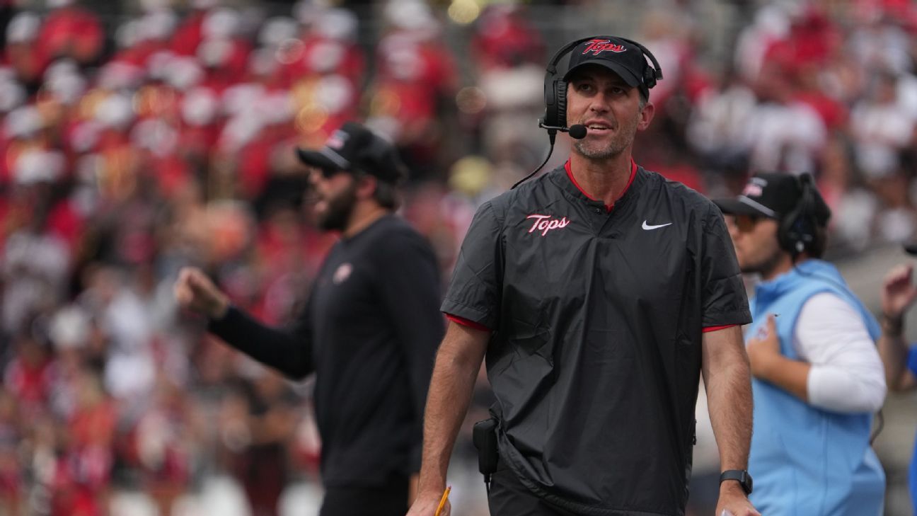 "Like John Wayne": To be successful in Western Kentucky, Tyson Helton Gunslingers is looking for