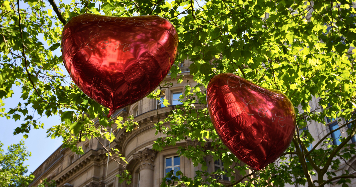 Congrats! Woman Goes Viral Over Her Sweet Reaction To Fiancé's Surprise Proposal (VIDEO)
