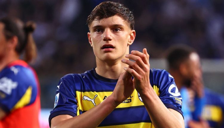 Rumors of the transmission, news: Liverpool agrees with the Defender Leoni

