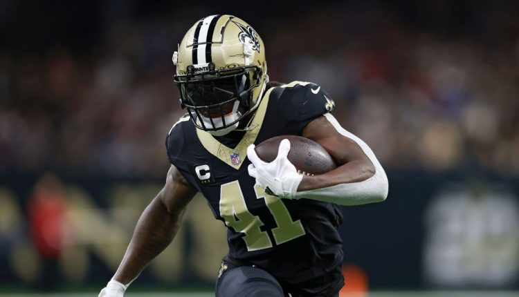Saints coach Moore: Enough snaps for Kamara and Etienne

